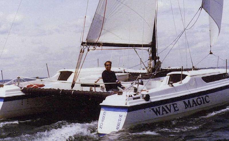 wavemagic_oldsails.jpg - Wave Magic at 15kts with Captain Joe at helm (old mast and old boom)